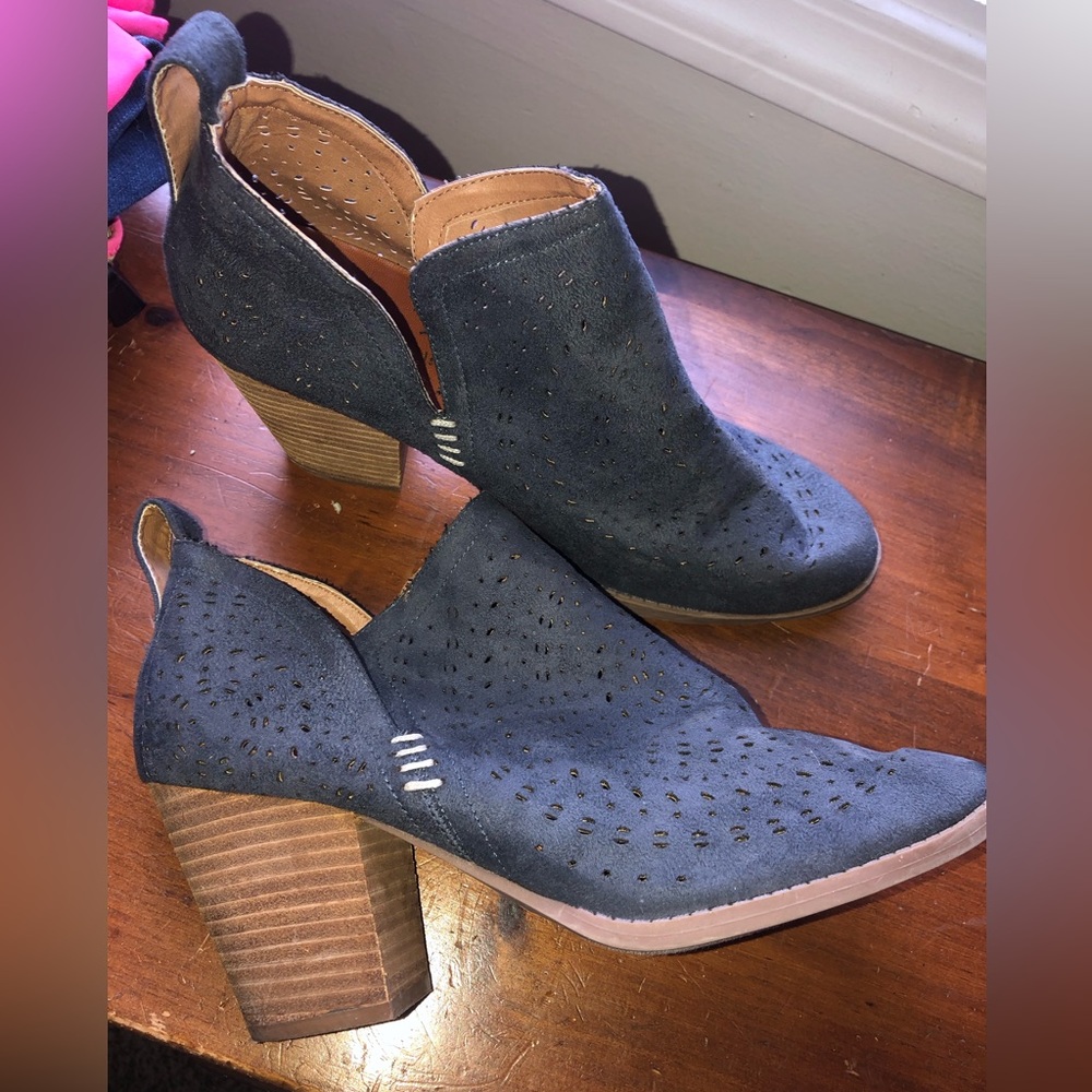 Massini Ocean Blue Suede Ankle Boot sz11